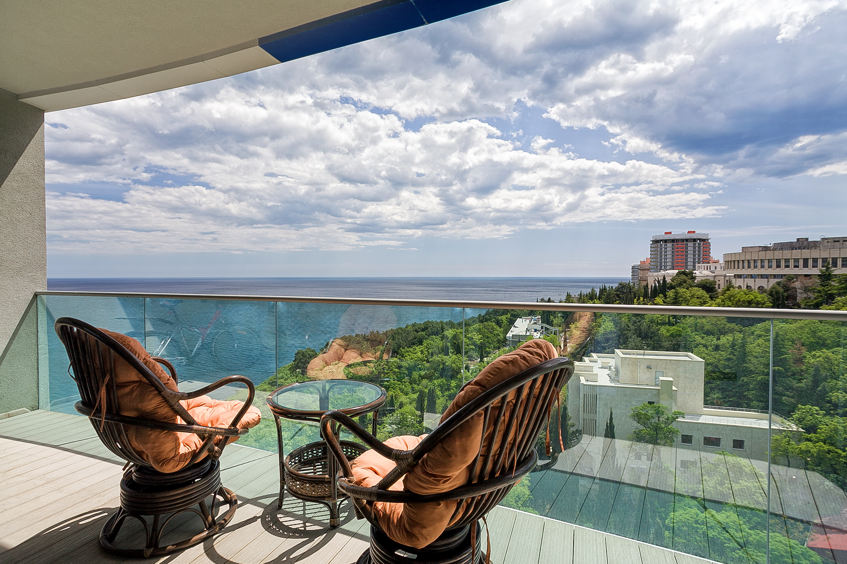 Ялта, Зазеркалье, 3-комн., 78 м², с террасой/балконом